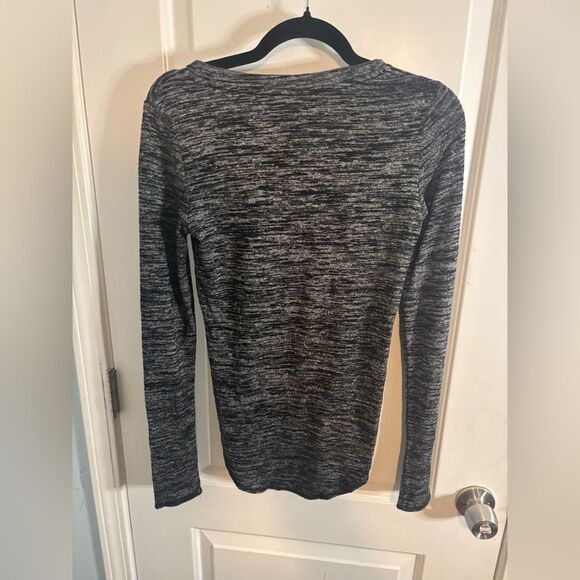Wilfred free Aritzia Charcoal and Black long sleeve tee size small EUC - Picture 3 of 3
